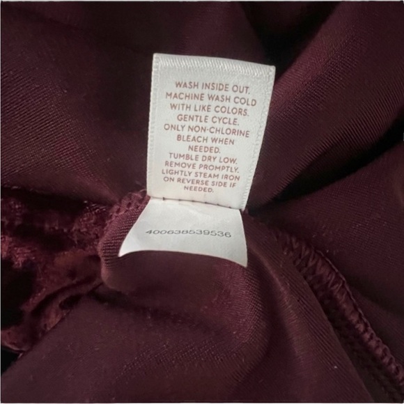 NWOT Lauren Conrad Runway Cold Shoulder Maroon Velvet Top - Size XS - Picture 11 of 11